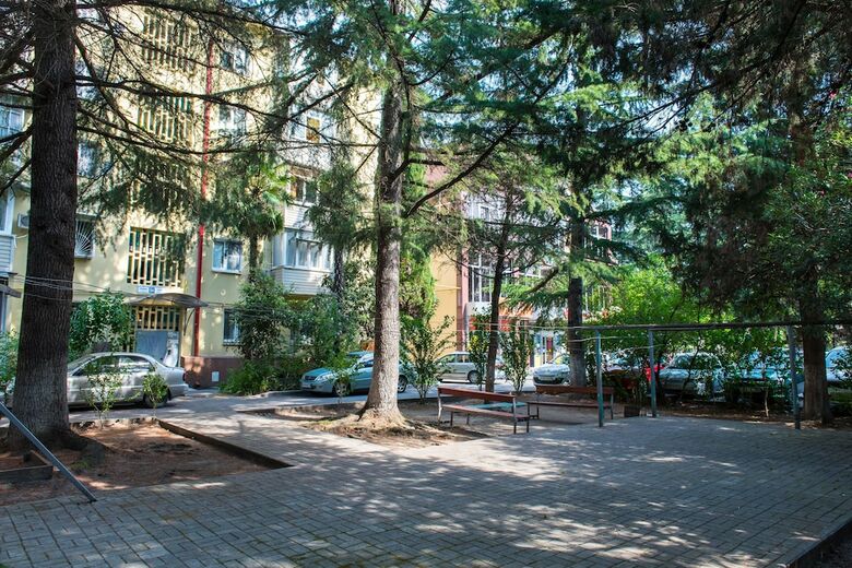 Cozy Three Bedroom Apartment On Lenina