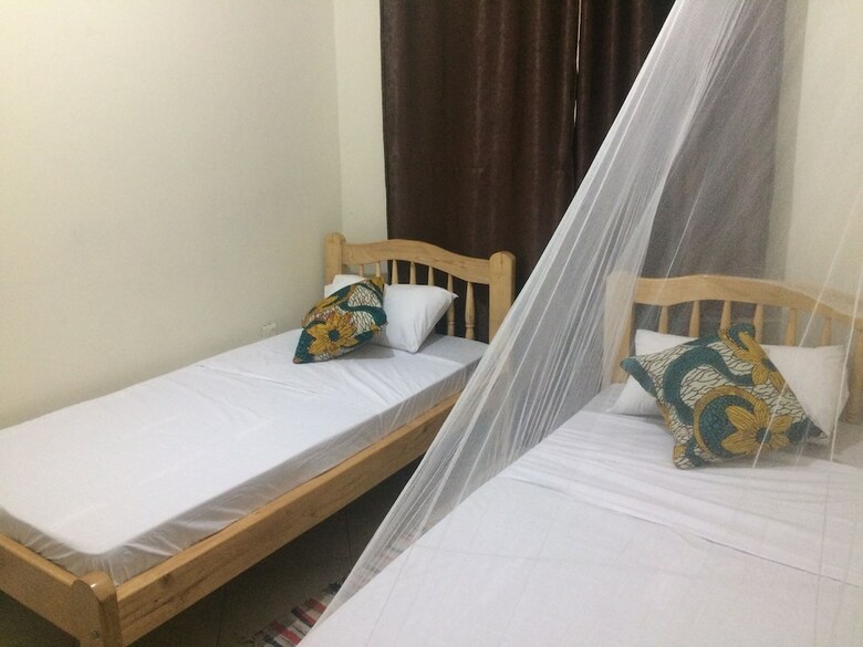 Hostal The Five Horsemen Uganda Ltd - Hostel