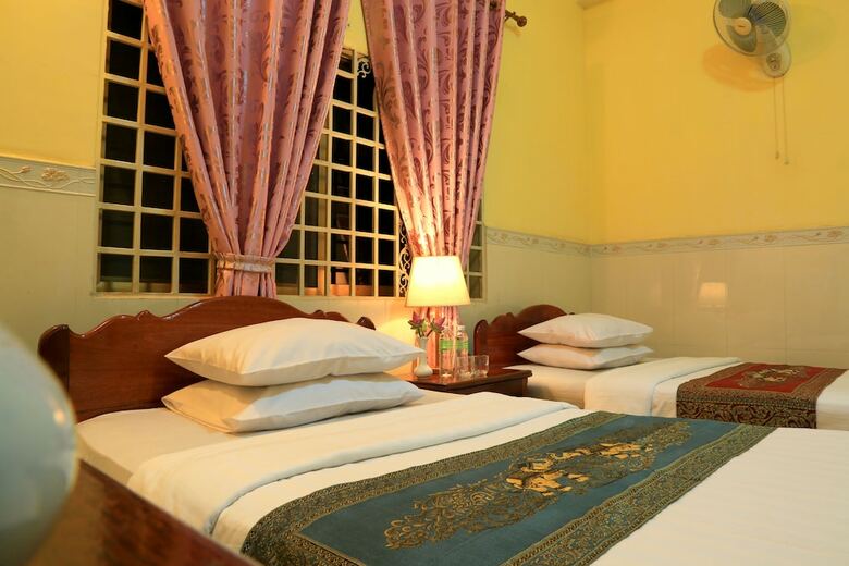 Hotel The Golden Square Villa