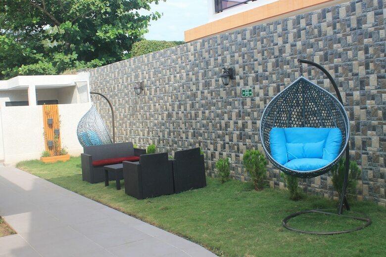 Hotel Four Season Guesthouse