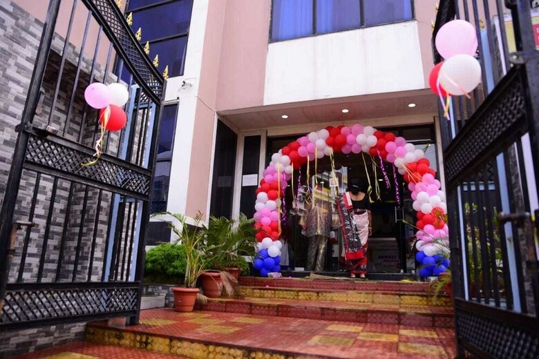 Hotel Mamoni Group