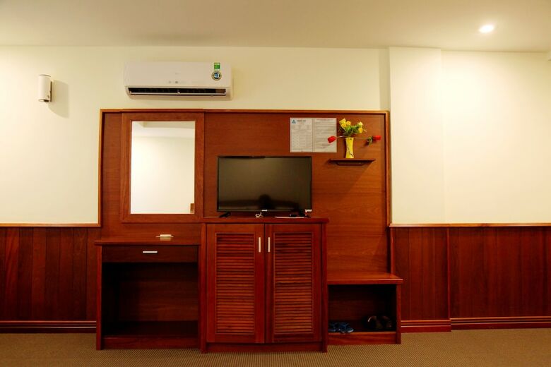 Tran Long Binh Duong Hotel