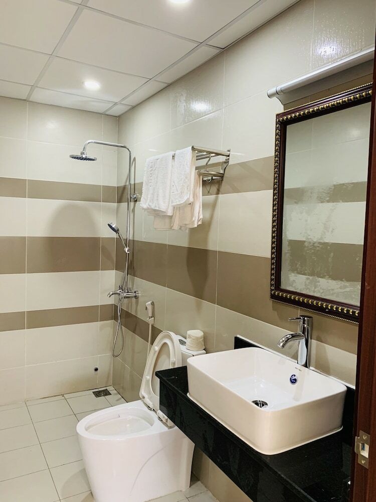 Tran Long Binh Duong Hotel