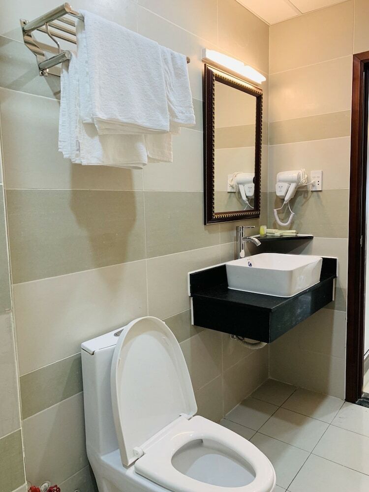Tran Long Binh Duong Hotel