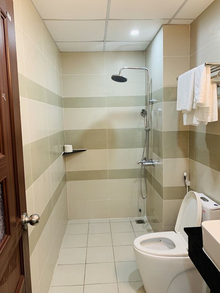 Tran Long Binh Duong Hotel