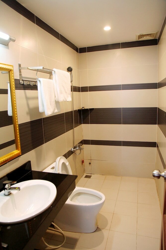 Tran Long Binh Duong Hotel