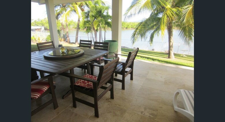 Hinchinbrook Holiday Apartments