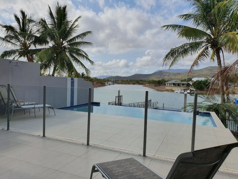 Hinchinbrook Holiday Apartments