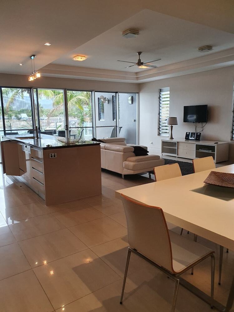 Hinchinbrook Holiday Apartments