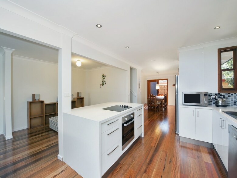 Barefoot Beach House - Shoal Bay