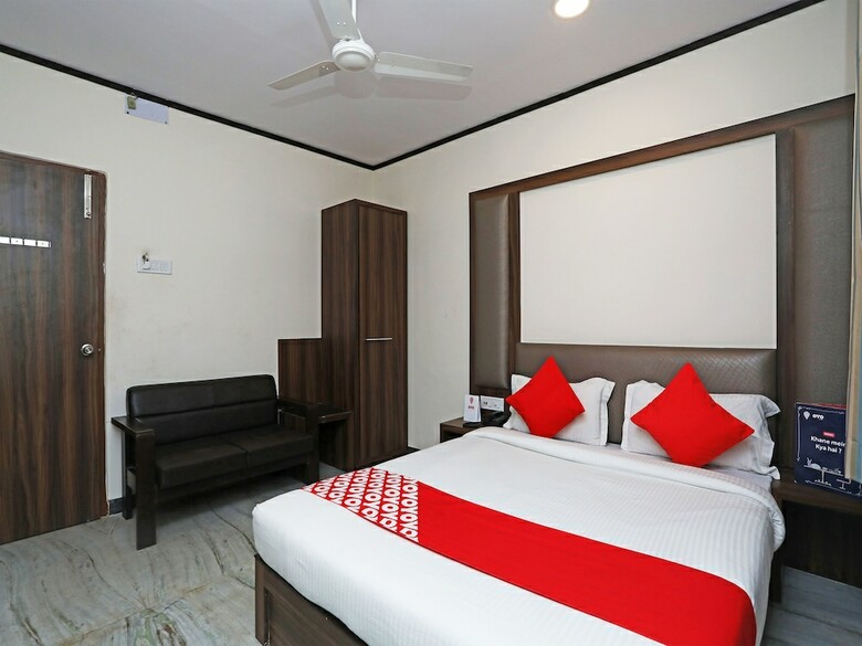 Oyo 15966 Hotel Shivam