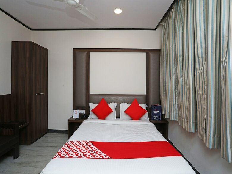 Oyo 15966 Hotel Shivam