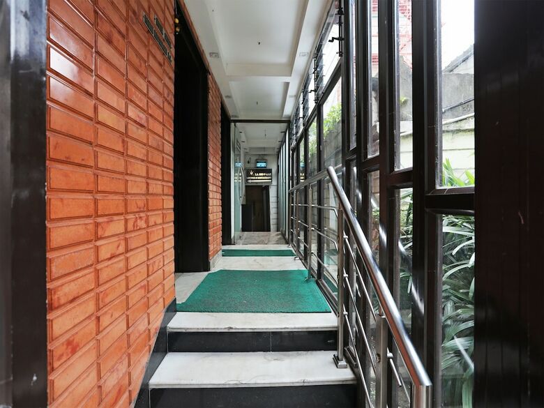 Oyo 15966 Hotel Shivam