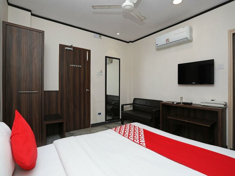 Oyo 15966 Hotel Shivam