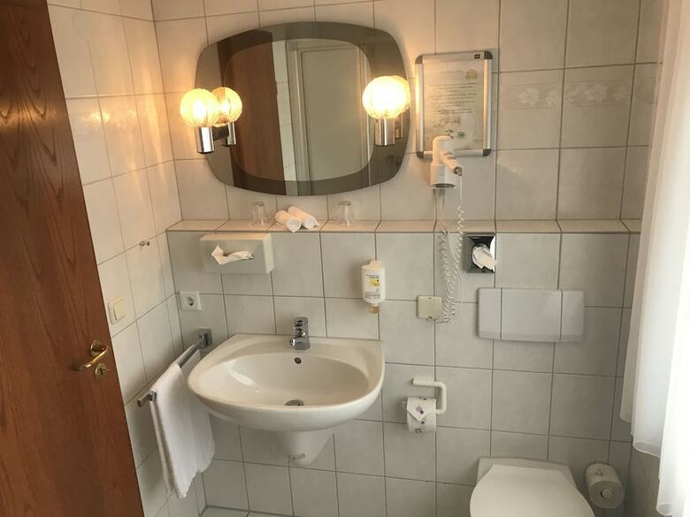 Hotel Zwei Linden - Links Der Elbe