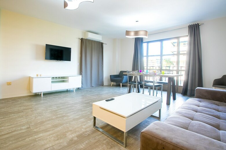 Apartamentos Oleholidays 111 Centro Puerto Ban�s 50 M. Playa
