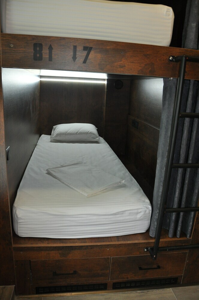 Full House Capsule Hostel