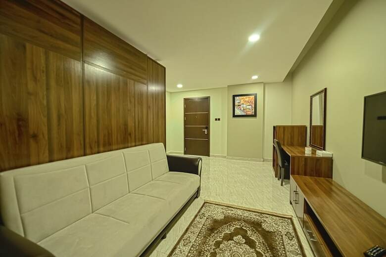 Oyo 118 Golden Crown Hotel