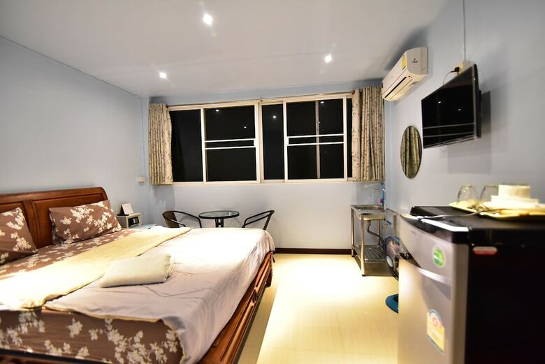 Hotel Sorot House
