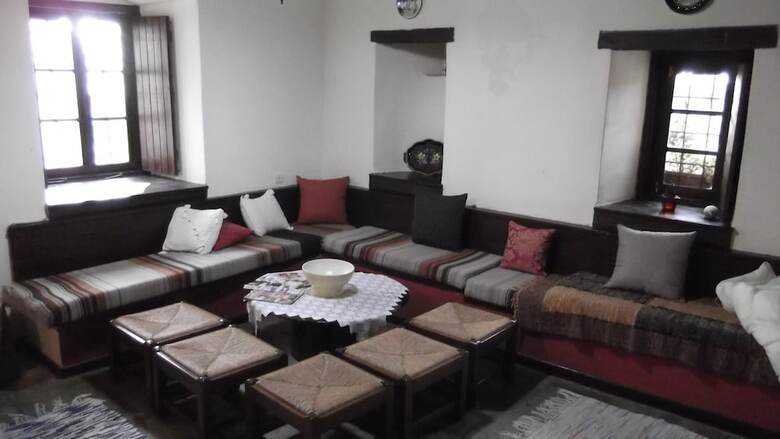 Traditional Guest Home Dimou