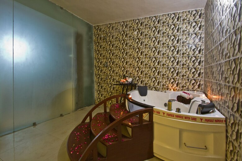 Broadways Inn - Hotel, Resort & Spa