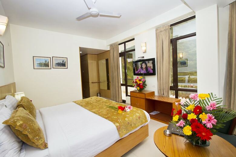 Broadways Inn - Hotel, Resort & Spa