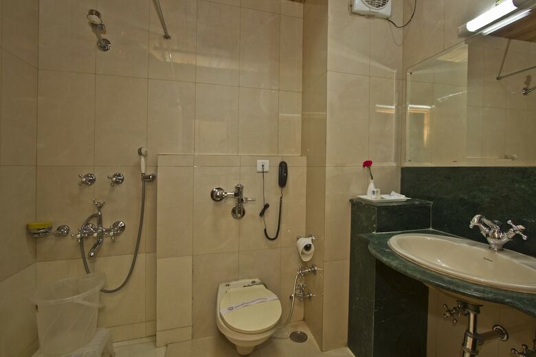 Broadways Inn - Hotel, Resort & Spa