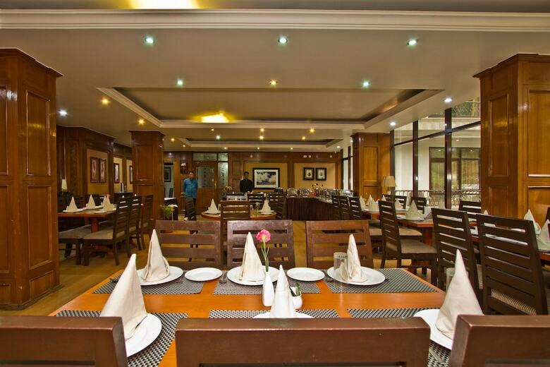 Broadways Inn - Hotel, Resort & Spa