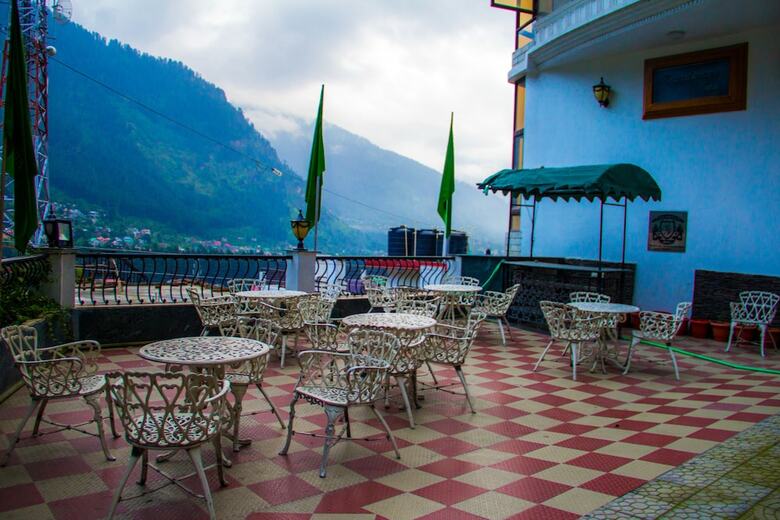 Broadways Inn - Hotel, Resort & Spa