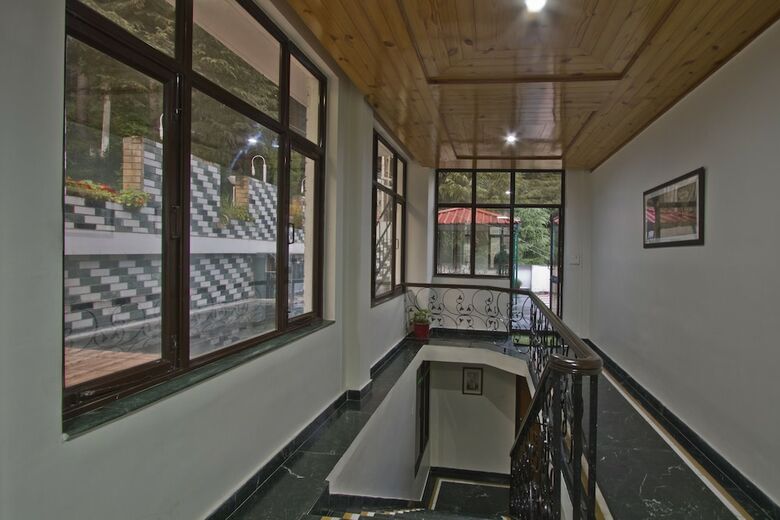 Broadways Inn - Hotel, Resort & Spa