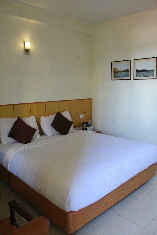 Broadways Inn - Hotel, Resort & Spa