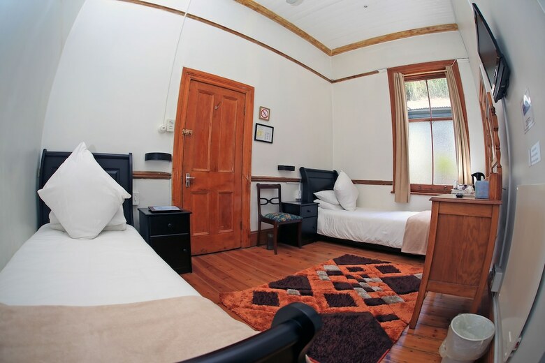 Bed & Breakfast Central Hotel Guest House