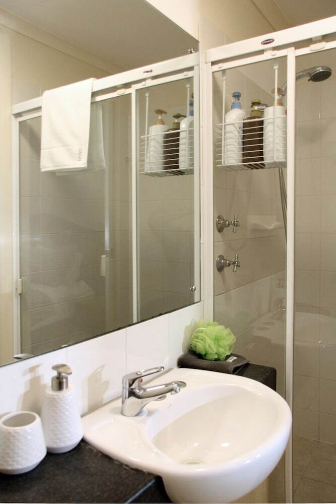 Adelaide City Apartment - 3br, 2bath & Carpark