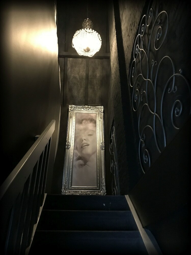 Love Hotel Domaine 10