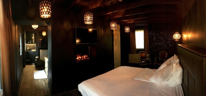 Love Hotel Domaine 10