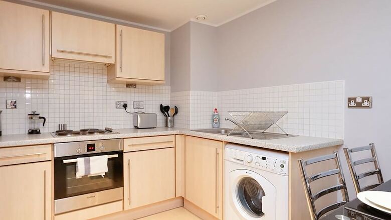 Leeds City Centre Apartment With River View