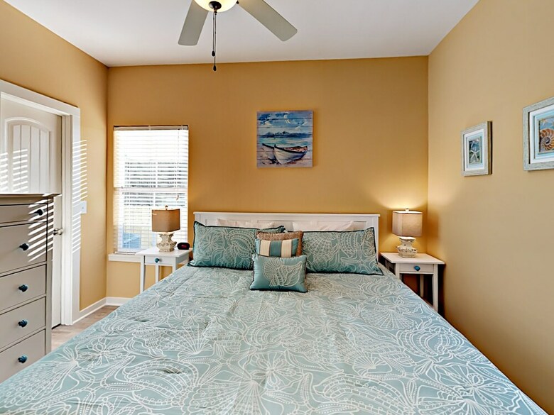 The Lemony Anemone - Three Bedroom Townhome