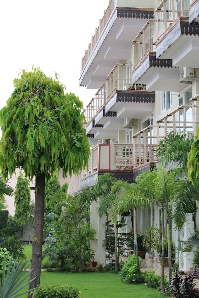 Hotel Yog Niketan By Sanskriti