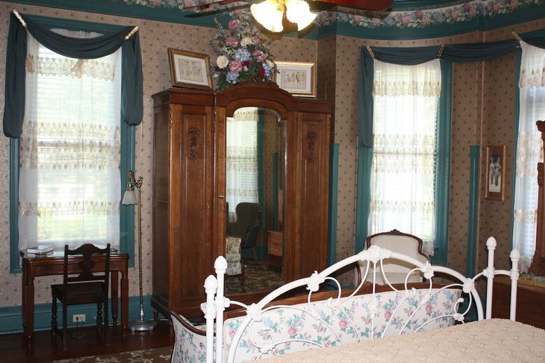 Mcfarlin House Bed And Breakfast