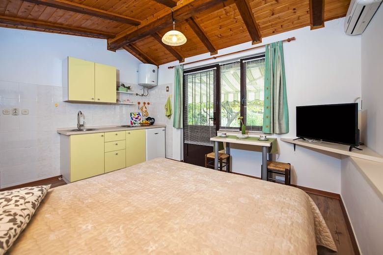 Hotel Apartments & Rooms Chiara