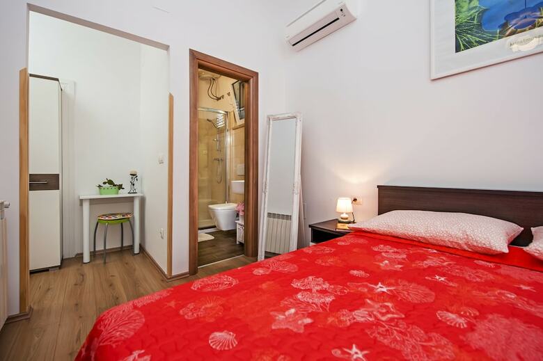 Hotel Apartments & Rooms Chiara