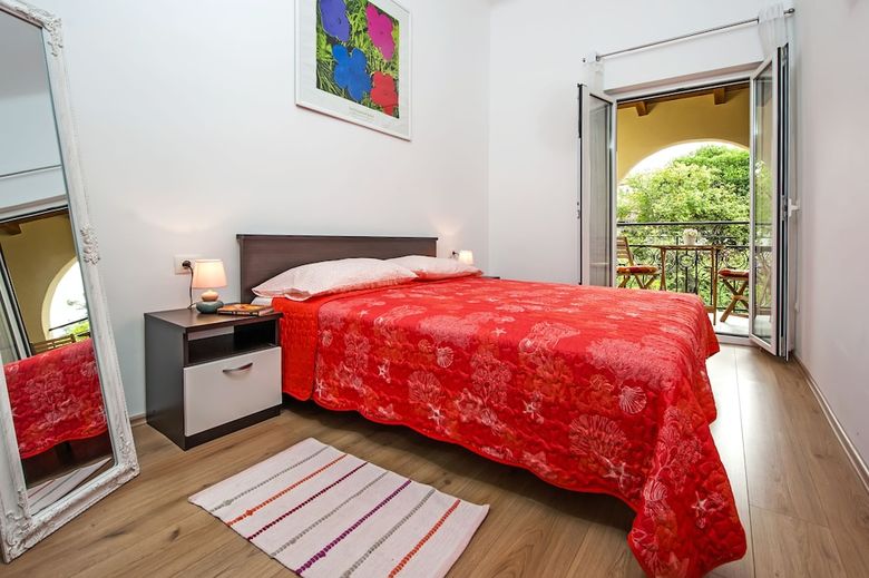 Hotel Apartments & Rooms Chiara