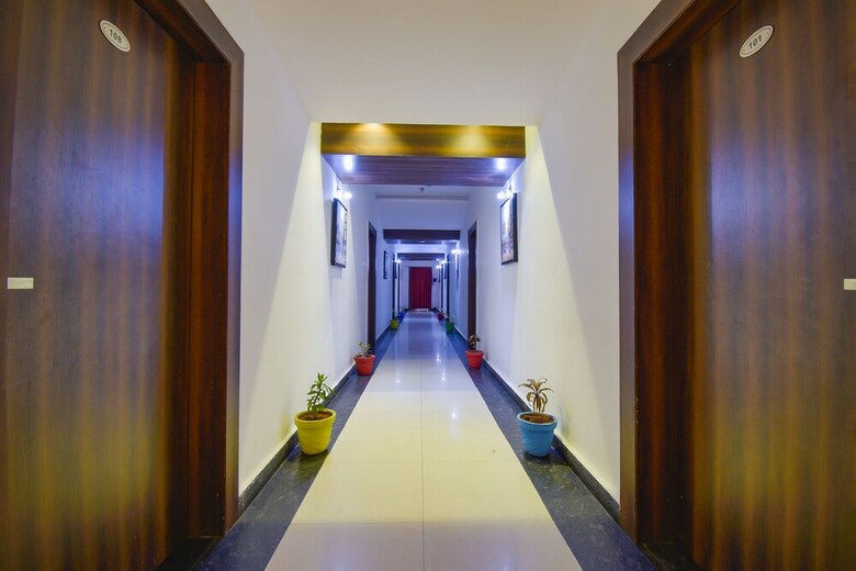Fabhotel Pentagon Airport