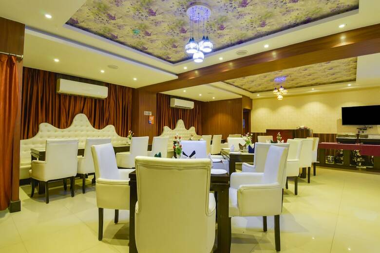 Fabhotel Pentagon Airport