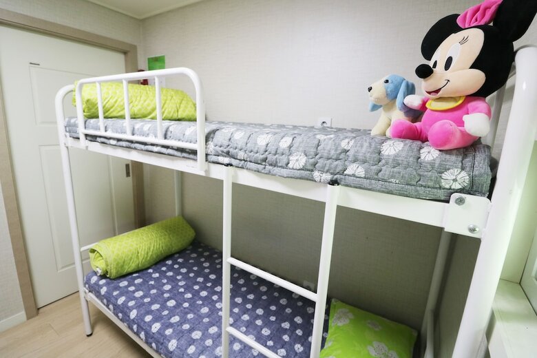 Hostal Four Seasons House - Hostel, Women Only