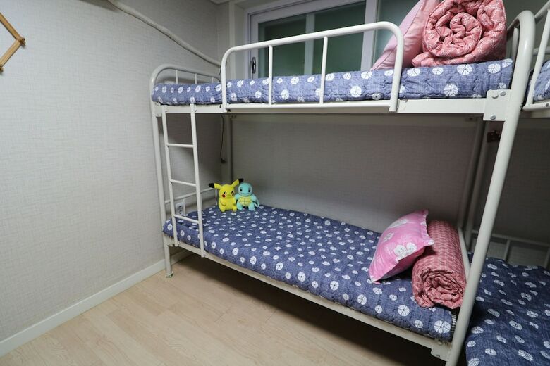 Hostal Four Seasons House - Hostel, Women Only