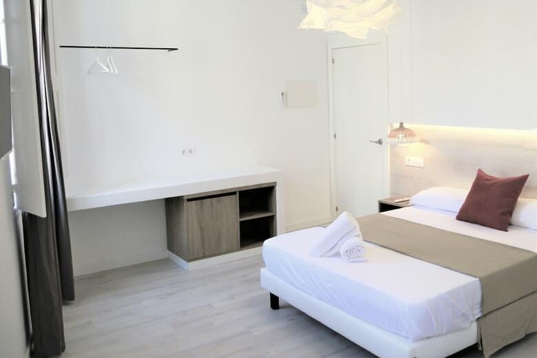 Hostal Xubec - Alberg Juvenil