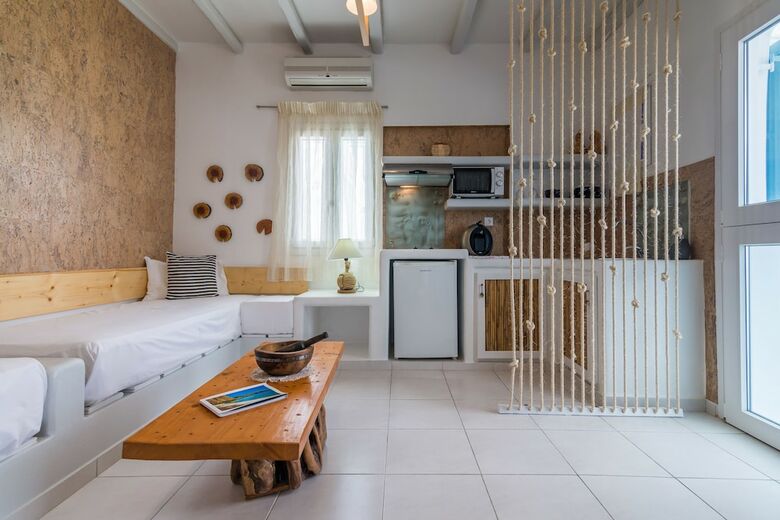 Hotel Niki Savvas Studio & Suites