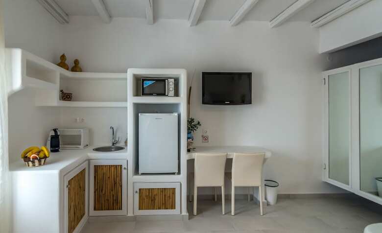 Hotel Niki Savvas Studio & Suites