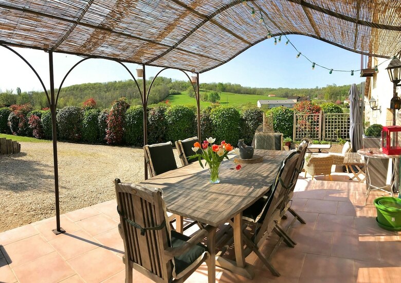 Agroturismo Domaine C�t� Granges